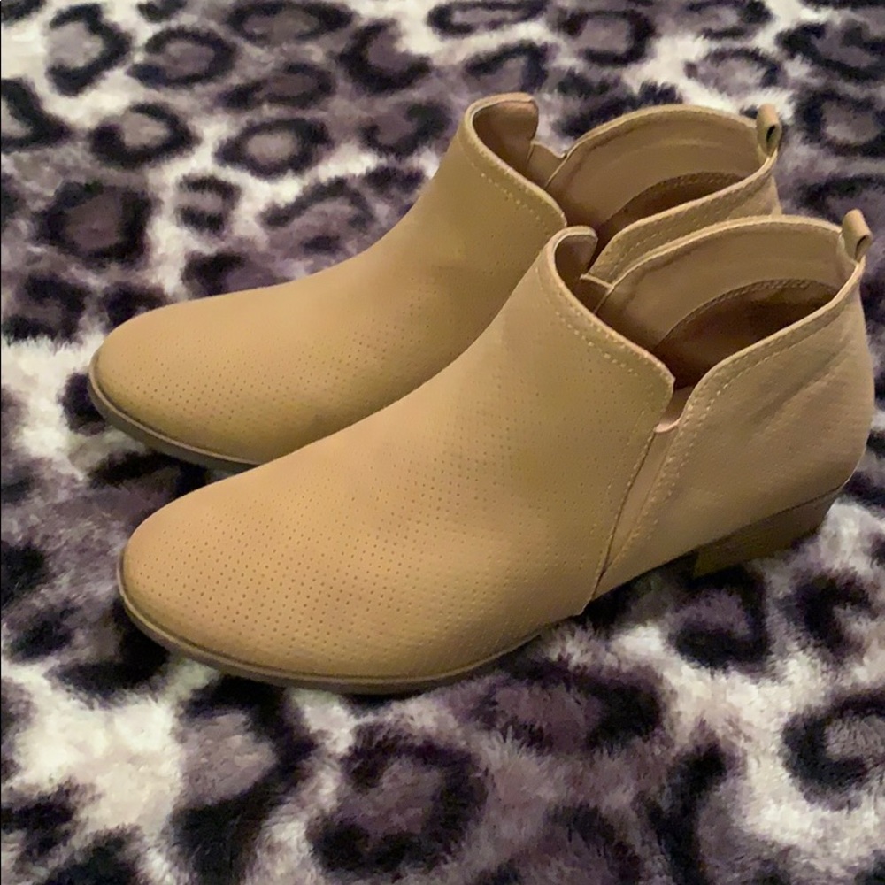 Rampage Low Ankle Boots Camel Tesla slip on 8.5 M